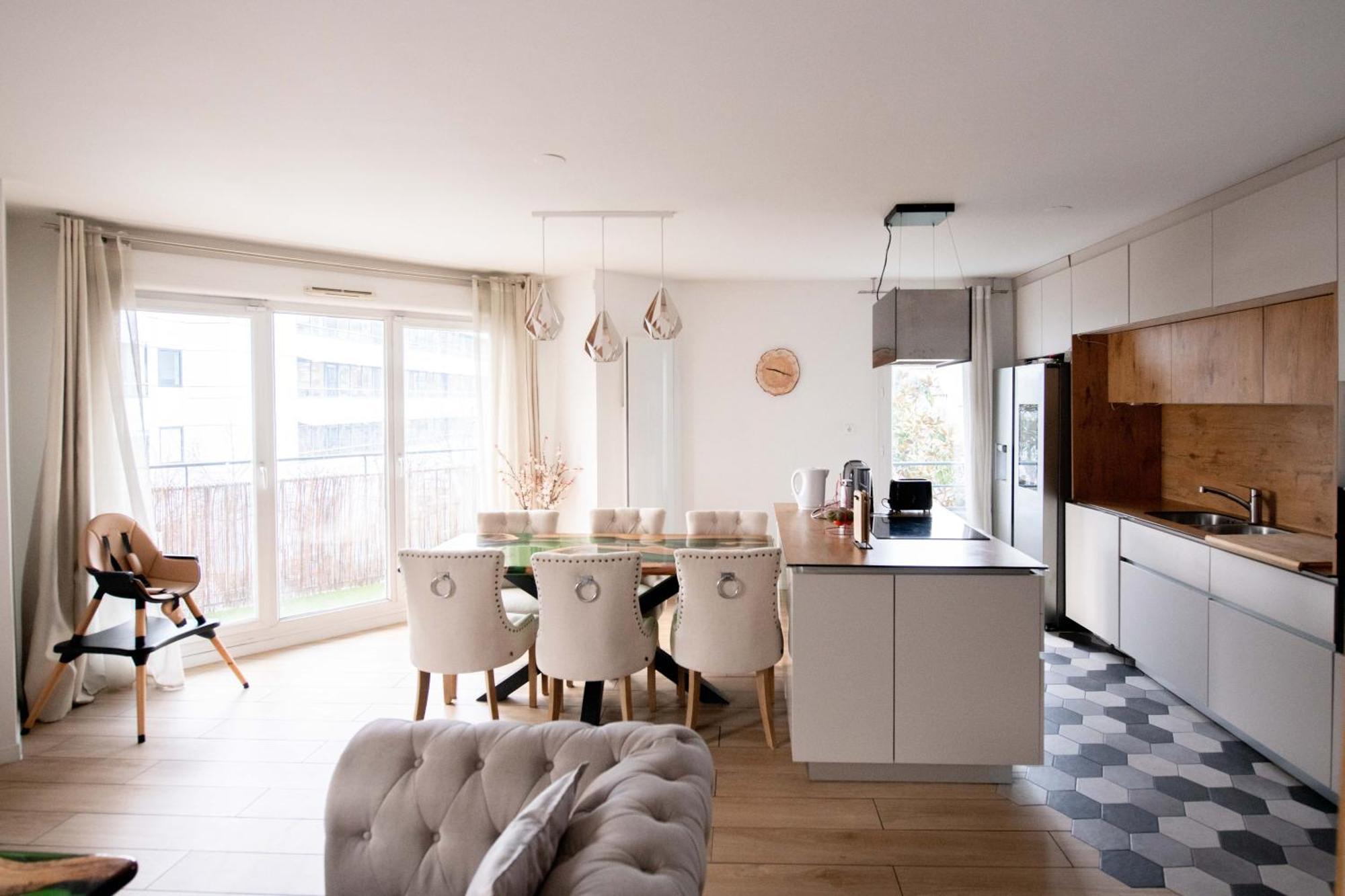 Appartement Elise De Roche Equipe Balcon Parking Rer B Le Bourget