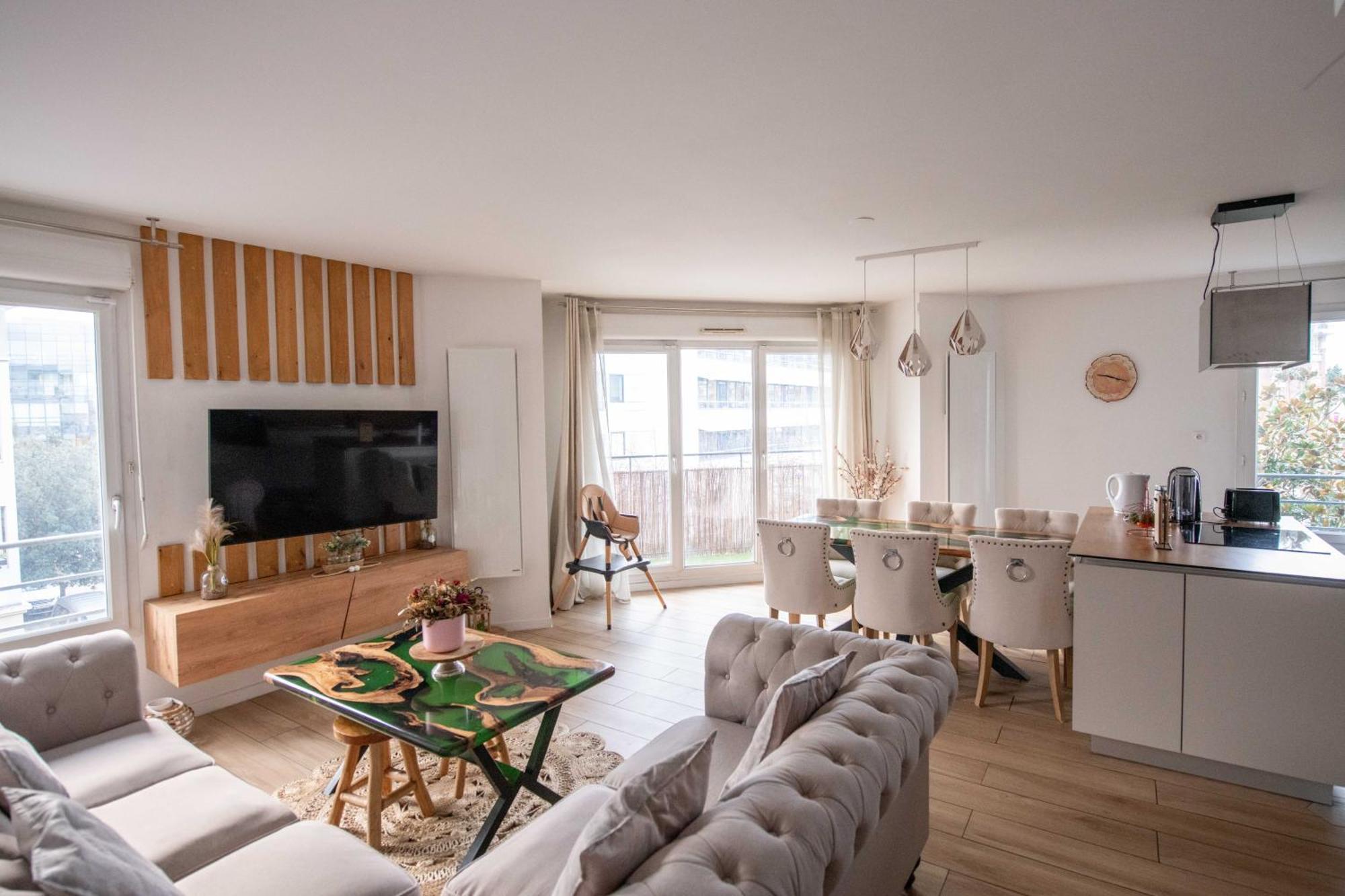 Appartement Elise De Roche Equipe Balcon Parking Rer B Le Bourget